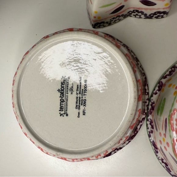 Temp-Tations Green and Pink Bakeware Collection with Star and Floral Patterns - Picture 10 of 10